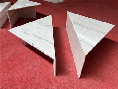 Bijeli mramorni stolić za kavu Niski visoki trokutni stolovi