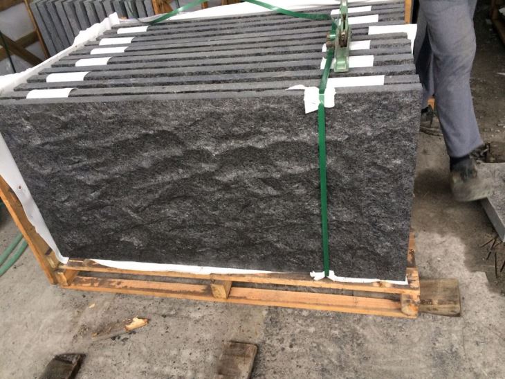China Black Pearl G684 zidne pločice sa prirodnim dijelom površine i plamenim završetkom