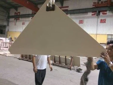 Kvarcne radne ploče u obliku triangle