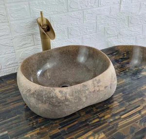 Prirodni kamenčić u bazenu Australije